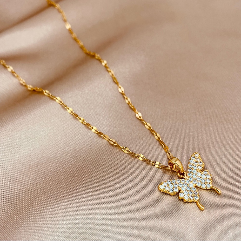 18K Gold CZ Butterfly Lip Chain Necklace - Picture 2 of 7